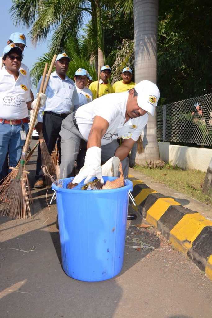 Sh. B.C. Tripathi, CMD GAIL (India) Ltd. inspiring everyone during the #SwachhBharat abhiyan.