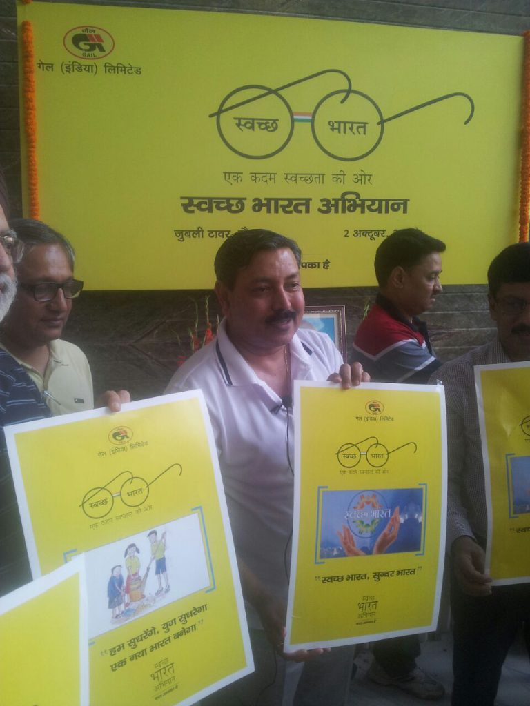 GAIL India employees pledging 2 hours every week to a #swachhbharat