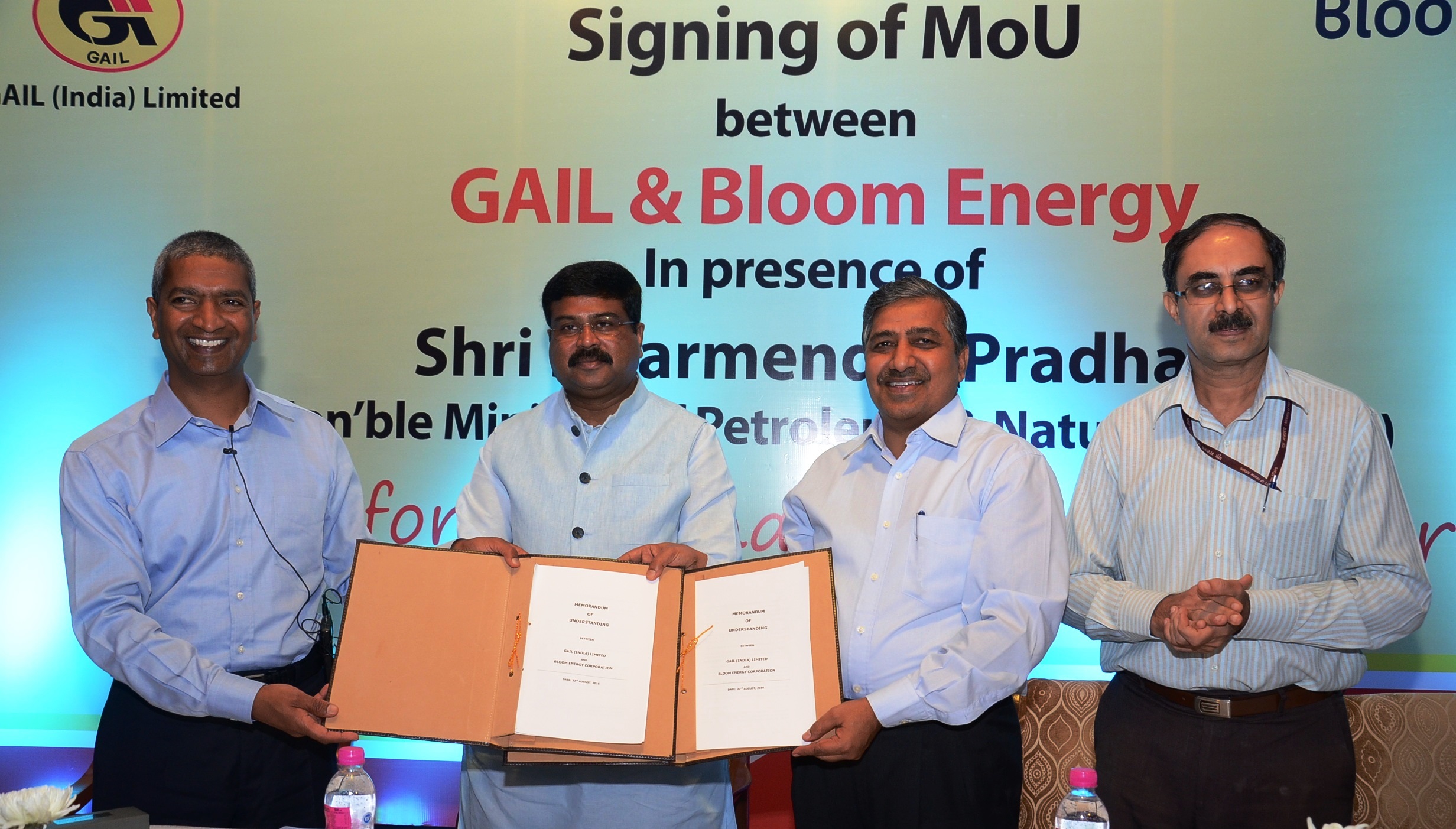 GAIL (India) Limited signs MoU with Bloom energy in presence of Shri Dharmesh Pradhan